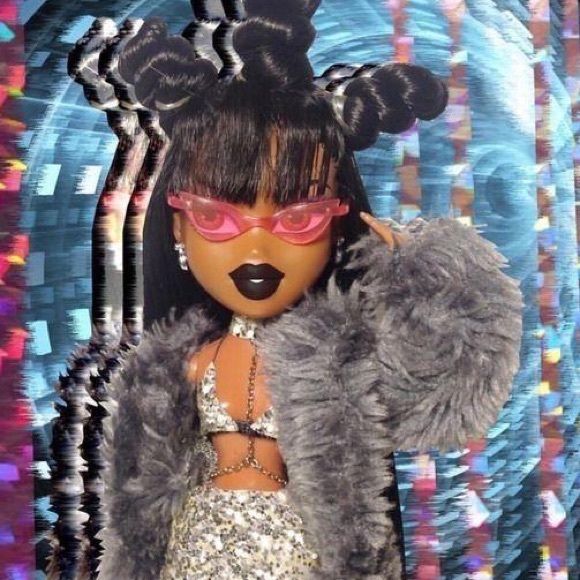 Meet your Posher, Alexis - Picture 1 of 1